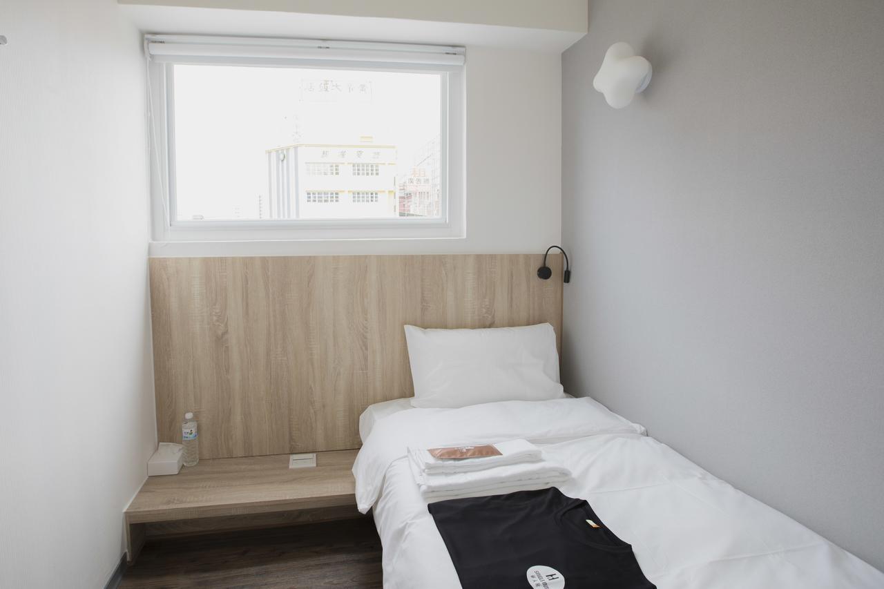 Single Inn-Kaohsiung Station Экстерьер фото