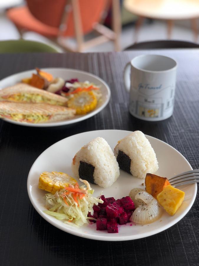 Single Inn-Kaohsiung Station Экстерьер фото